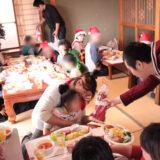 カムカム2のクリスマスイベントに参加させて頂き、子供たちにクリスマスブーツ（お菓子）のプレゼントをさせていただきました。