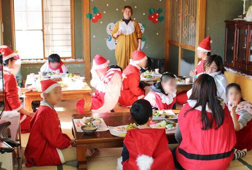 くもりのち晴れ様のクリスマスイベントに参加させて頂き、子供たちに絵本を寄贈させていただきました。